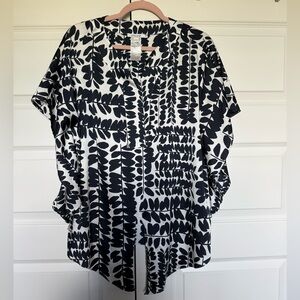 Chicos Black and White Leaf Print Women's Top